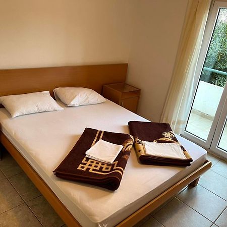 Apartments And Room Mv Petrovac na moru Exterior foto