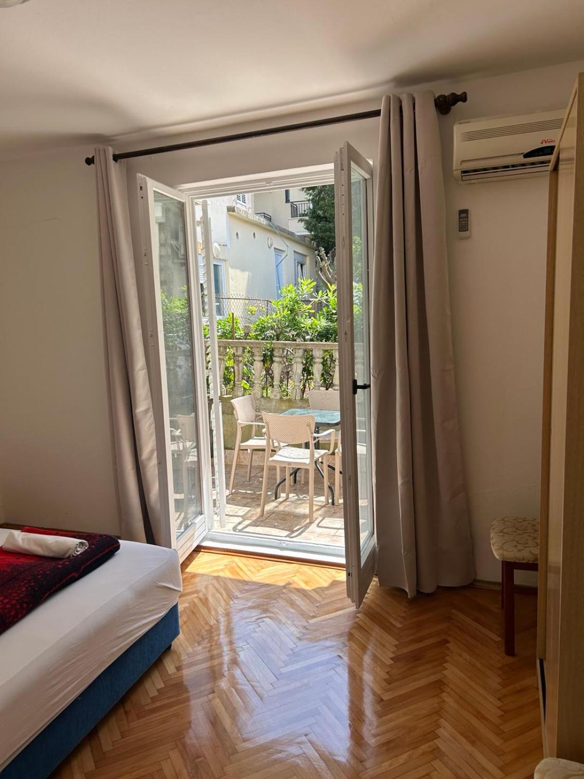 Apartments And Room Mv Petrovac na moru Exterior foto