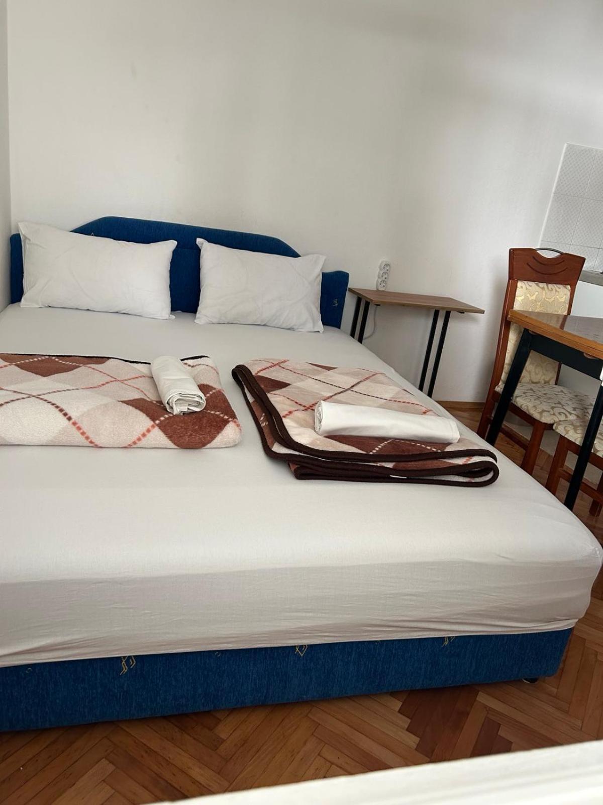 Apartments And Room Mv Petrovac na moru Exterior foto